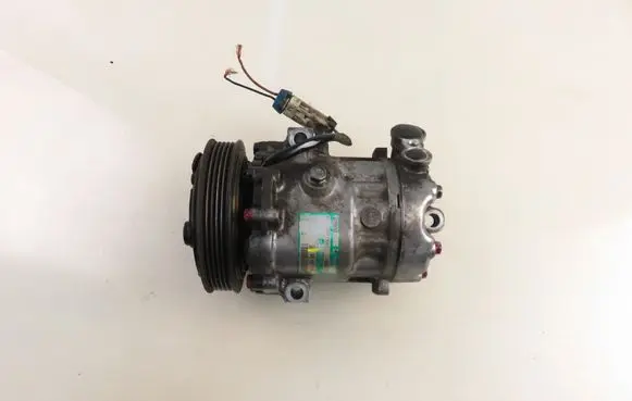 Opel Corsa C Air conditioning (A/C) compressor (pump) 24461719