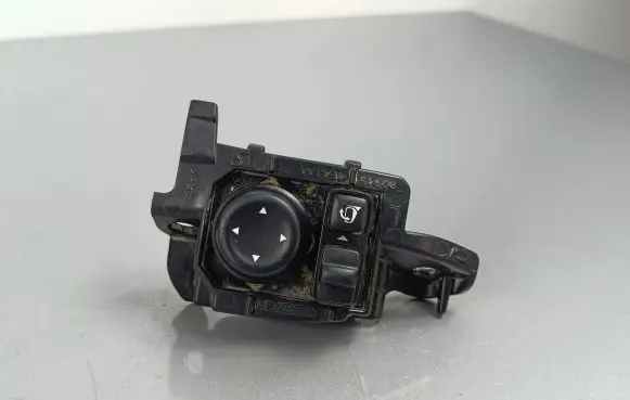 Nissan Qashqai Wing mirror switch