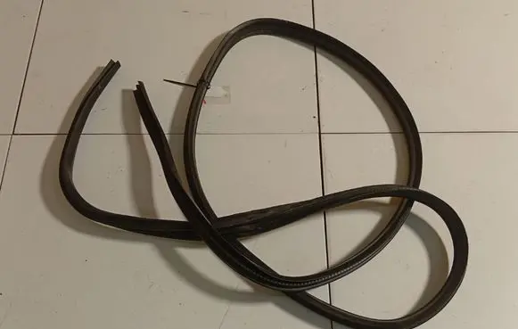 Ford Grand C-MAX Rubber seal front coupe door 