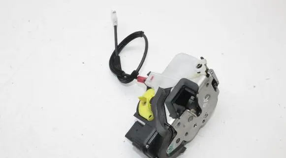 Chevrolet Orlando Coupe door lock (next to the handle) 13578260