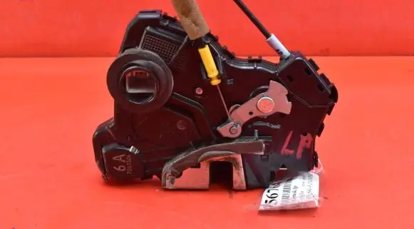 Toyota Corolla E120 E130 Front door lock A046693