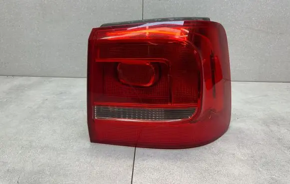 Volkswagen Touran II Rear/tail lights 1T0945096R