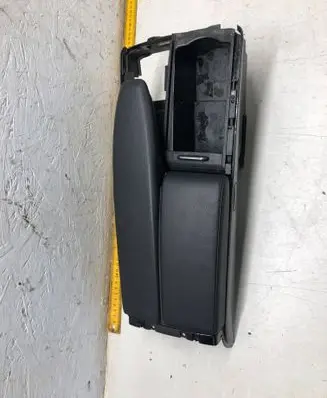 Mercedes-Benz E W212 Armrest A2046800639 0005032510