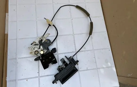 Mazda 3 I Tailgate/trunk/boot lock/catch/latch