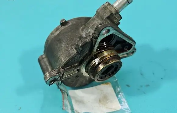 Volkswagen PASSAT B6 Vacuum pump 03H145100B IMPRK1499254