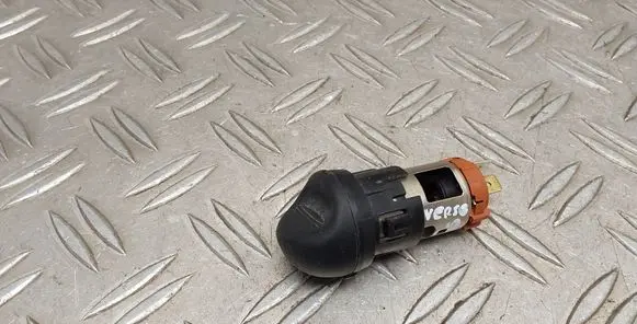 Toyota Verso 12 V Socket (front) 