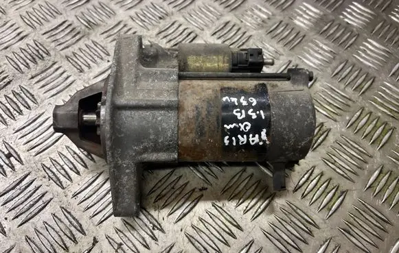 Toyota Yaris Starter motor 2810021020
