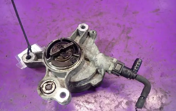 Ford Focus C-MAX Vacuum pump