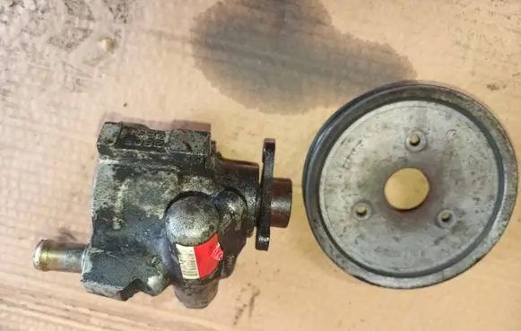 Renault Espace - Grand espace IV Power steering pump 8200071050 8200357347