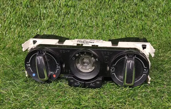 Volkswagen Polo V 6R Climate control unit 6R0820045E
