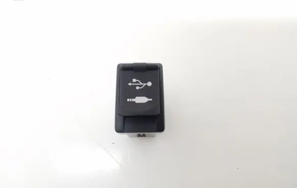 Toyota RAV 4 (XA40) AUX in-socket connector 8619042040