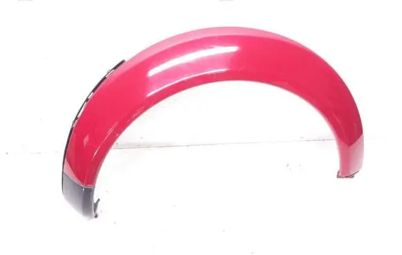 Rear fender molding trim