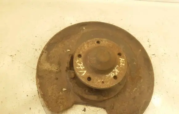 Volvo S70 V70 V70 XC Rear wheel hub spindle/knuckle 