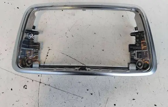 Radio/GPS head unit trim