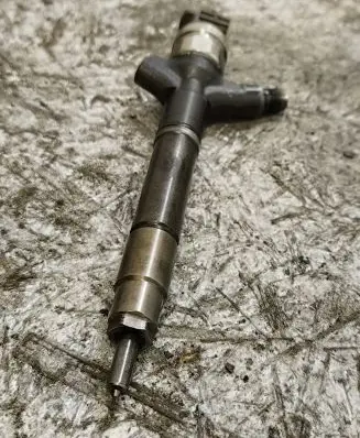 Toyota Avensis T250 Fuel injector 236700R030