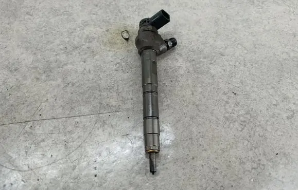 Volkswagen PASSAT B7 Fuel injector 03L130277J