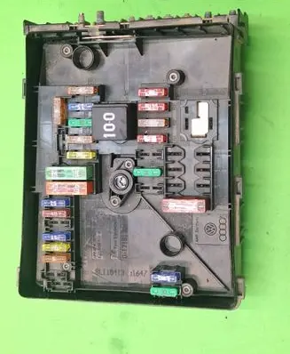 Volkswagen Caddy Fuse module 1k0937629