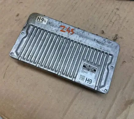 Toyota Yaris Engine control unit/module ECU 896610U120 MB2768001650