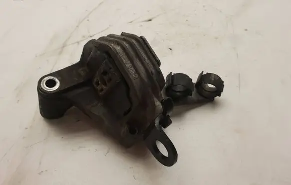 Volvo XC90 Engine mount bracket 326C88