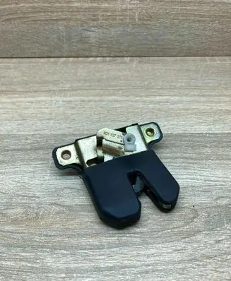 Audi A6 S6 C5 4B Tailgate/trunk/boot lock/catch/latch 8D5827505