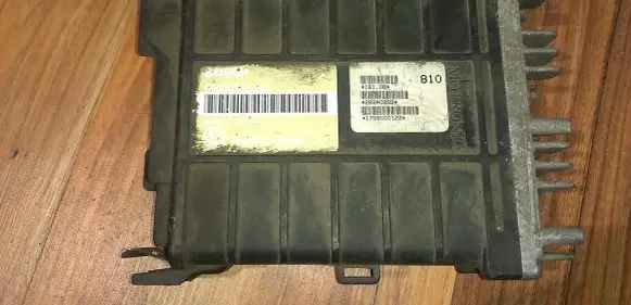 Volkswagen PASSAT B3 Engine control unit/module 0261200261