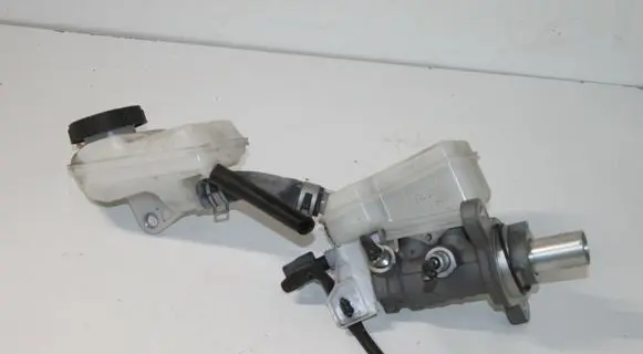 Nissan X-Trail T32 Master brake cylinder 97043852