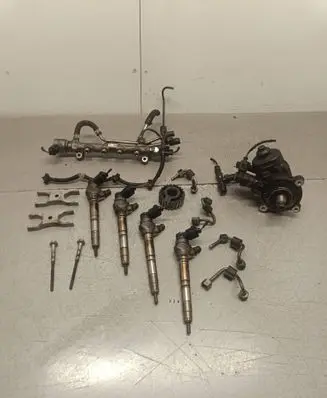 Volkswagen PASSAT B8 Fuel injection system set 0445010537 04L130755D 11250415