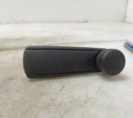 Volkswagen PASSAT B3 Front door window winding handle 357837581