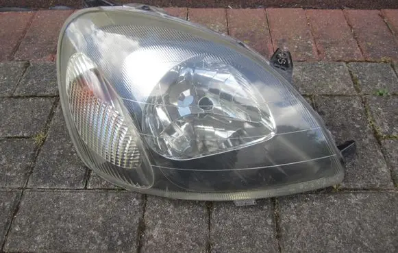 Toyota Yaris Headlight/headlamp