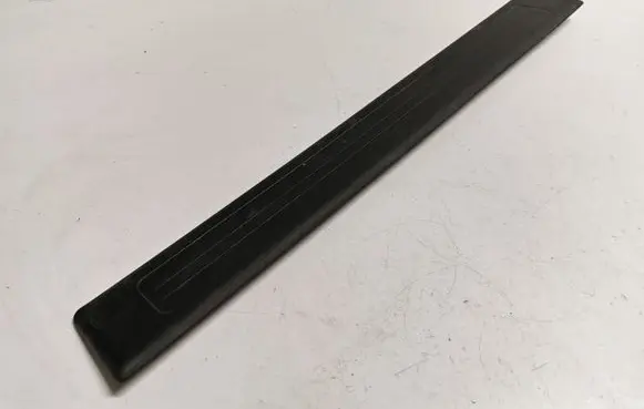 Mercedes-Benz GL X164 Front sill trim cover A1646800335