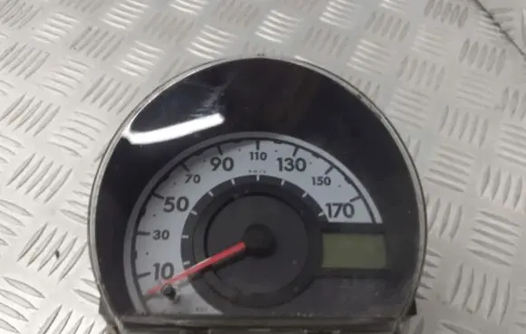 Peugeot 107 Tachometer 