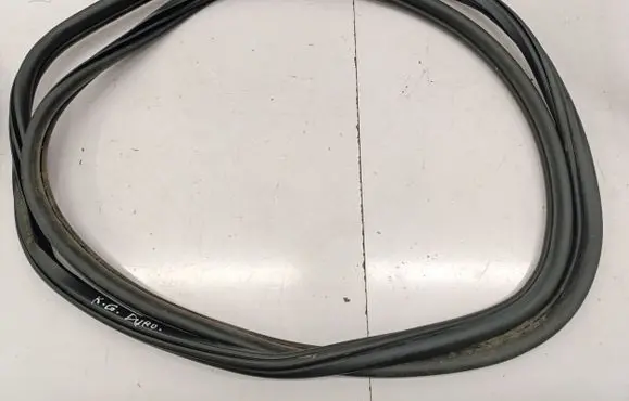 Volkswagen Multivan T7 Rear door rubber seal (on body) 