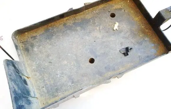 Battery box tray