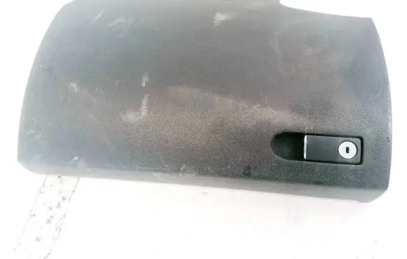 Mercedes-Benz C AMG W204 Glove box