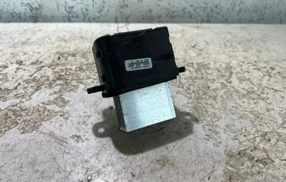 Nissan Pathfinder R51 Heater blower fan relay VP5NH19E624AA 6M0600953 100655