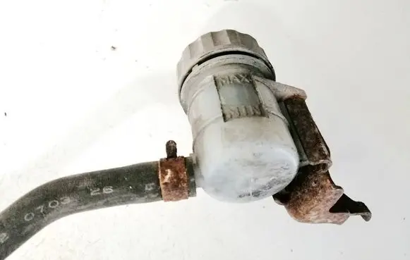 Brake fluid reservoir