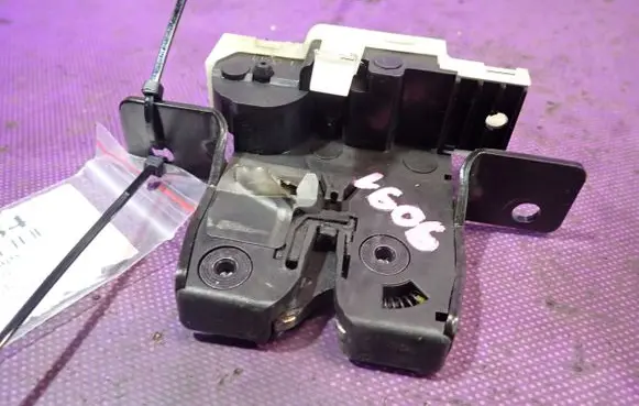 Renault Megane II Tailgate/trunk/boot lock/catch/latch 8200076240E
