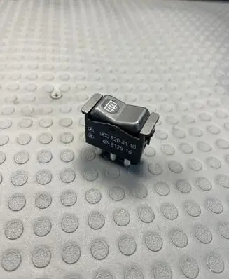 Mercedes-Benz S W126 Windscreen/window heater switch 0008206110 A0008206110