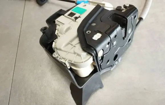 Audi A3 S3 8V Front door lock 8X1837015A