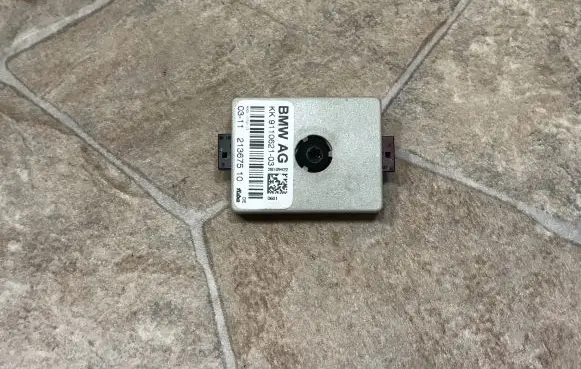 BMW 3 E90 E91 Aerial antenna filter 9110621
