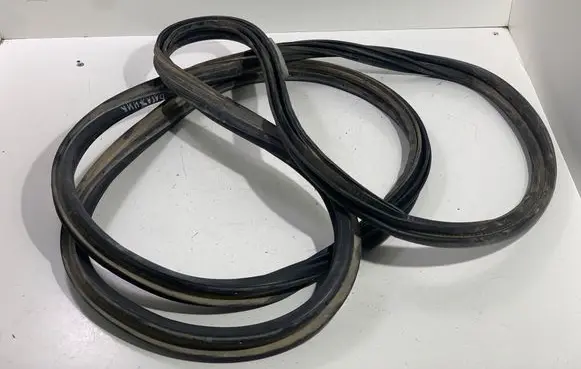 Renault Koleos I Loading door rubber seal (on body) 
