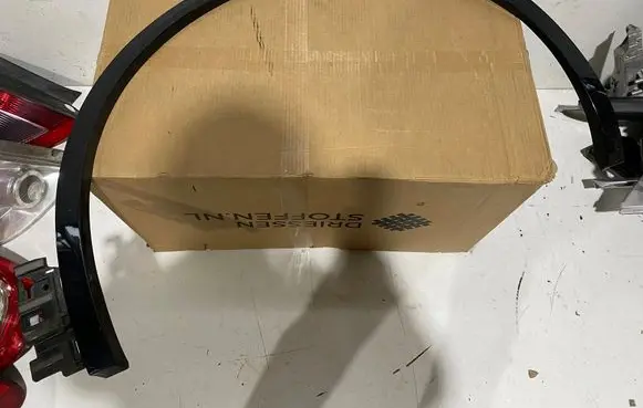 Volkswagen Touareg III Fender end trim 760853718