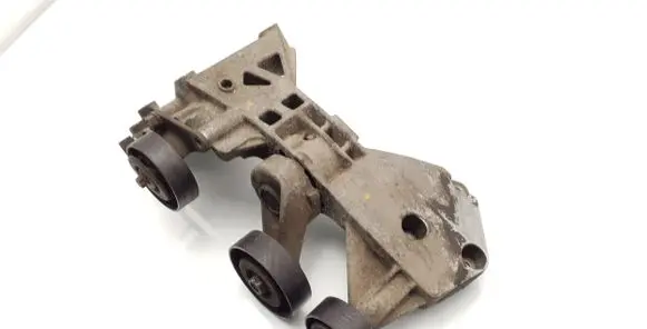Mercedes-Benz B W245 Generator/alternator bracket A6402021040