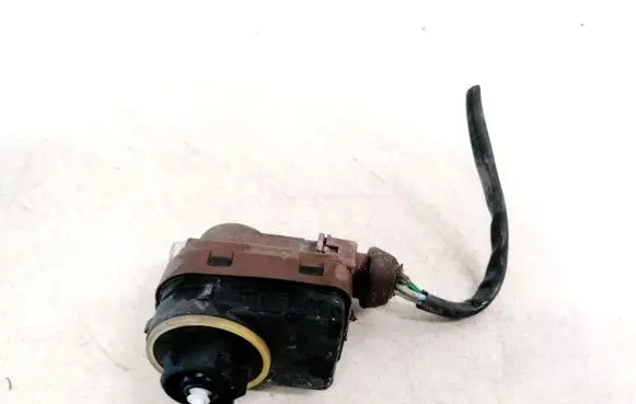 Headlight level adjustment motor