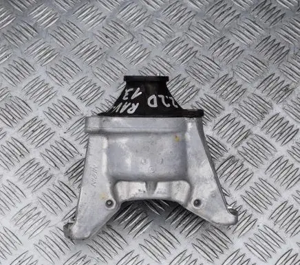 Toyota RAV 4 (XA40) Engine mount bracket 21T1G