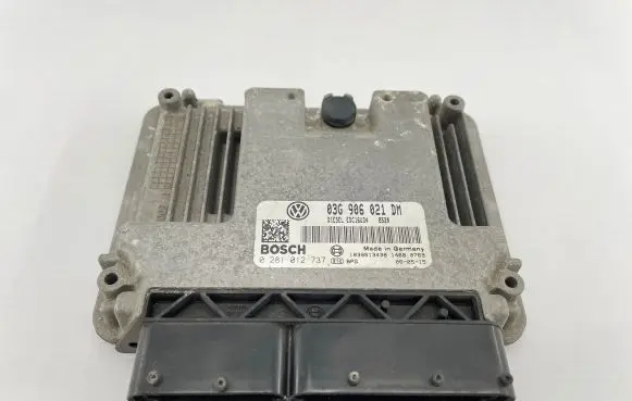 Volkswagen Touran I Engine control unit/module 03G906021DM 1039S13438 0281012737