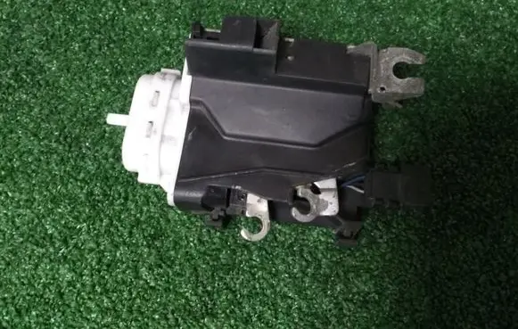 Audi A6 S6 C4 4A Front door lock 4A1837016B 4A0173