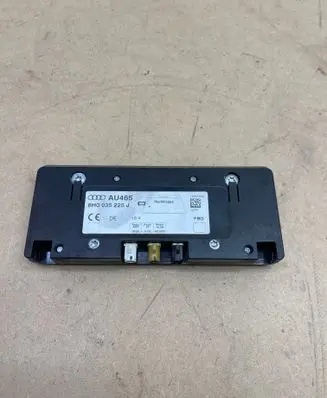 Audi A4 S4 B6 8E 8H Aerial antenna amplifier 8H0035225J 4H0035225J