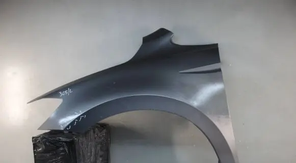 Volkswagen Touran III Fender mounting bracket