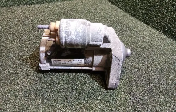 Opel Vivaro Starter motor 233002889R